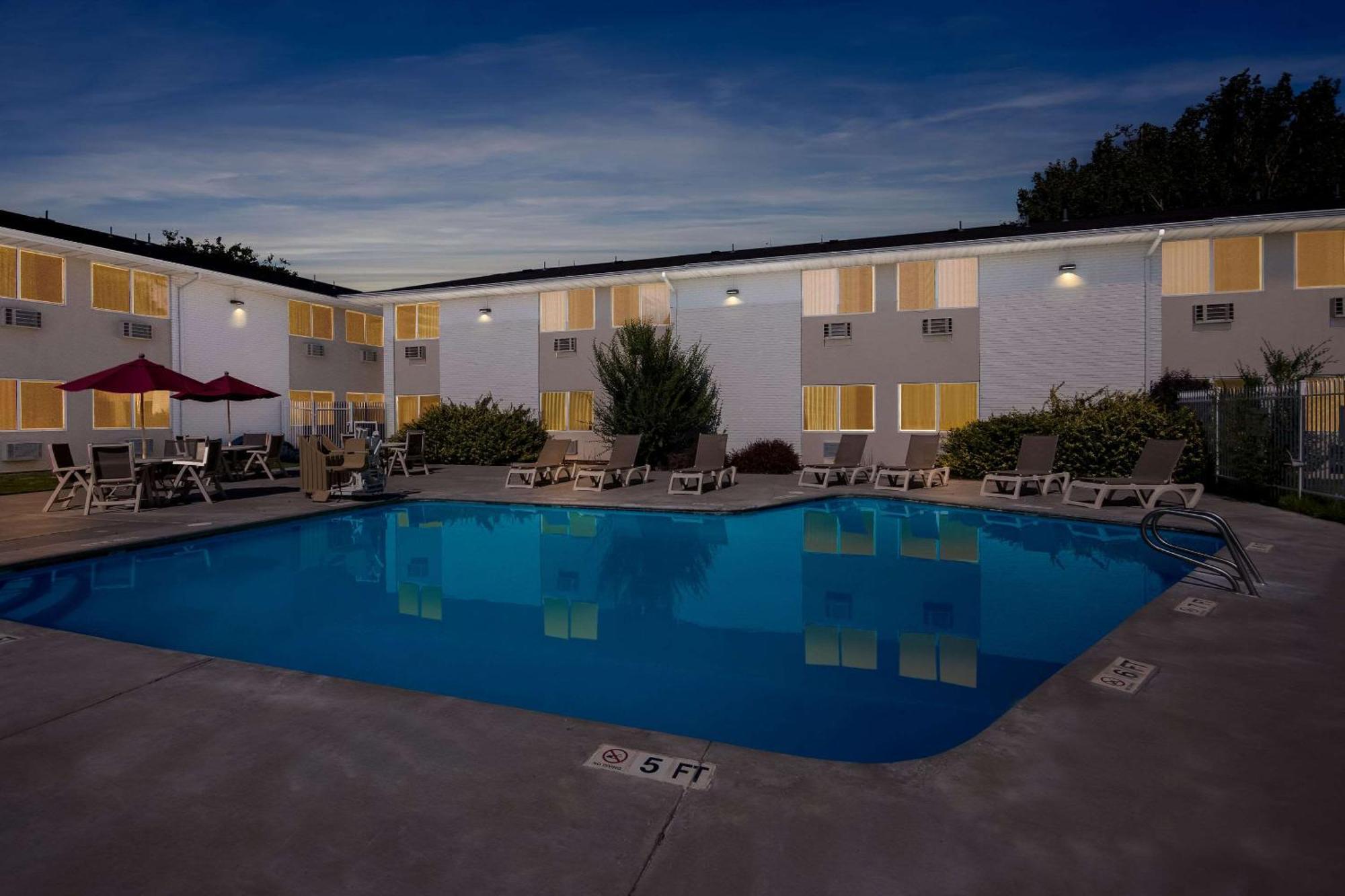 Econo Lodge Idaho Falls Exterior foto
